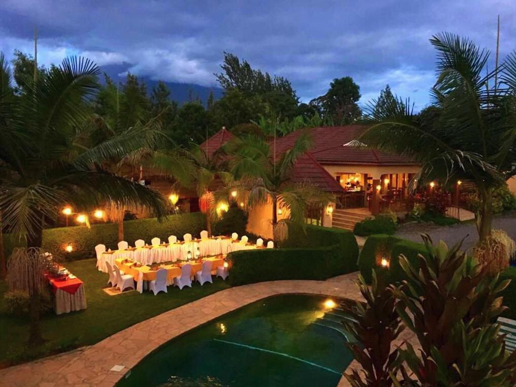 Ahadi Lodge Arusha Exterior photo